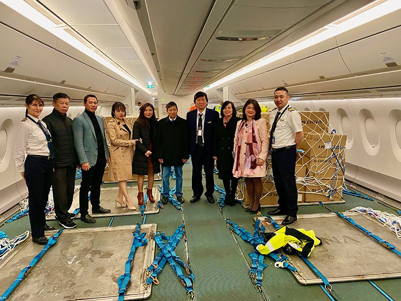 Vaccines and medical supplies from Hungary, Croatia and Slovakia transported to Vietnam